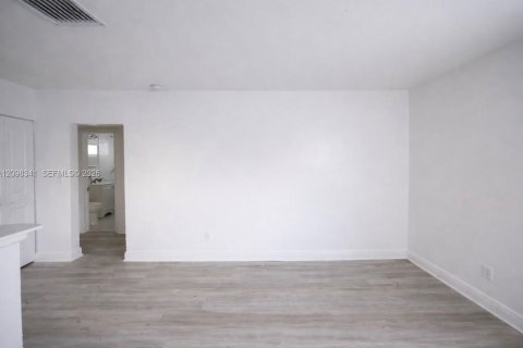 Apartment in Miami, Florida 1 bedroom № 2394551 - photo 3
