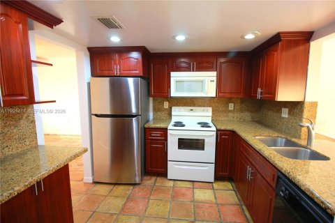 Townhouse in Miami, Florida 2 bedrooms, 152.36 sq.m. № 2052677 - photo 9