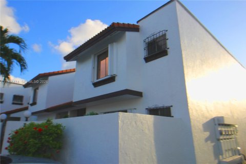 Townhouse in Miami, Florida 2 bedrooms, 152.36 sq.m. № 2052677