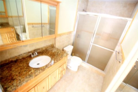 Townhouse in Miami, Florida 2 bedrooms, 152.36 sq.m. № 2052677 - photo 11