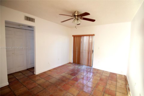 Townhouse in Miami, Florida 2 bedrooms, 152.36 sq.m. № 2052677 - photo 12