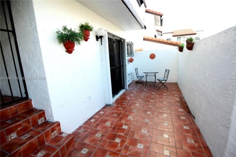 Townhouse in Miami, Florida 2 bedrooms, 152.36 sq.m. № 2052677 - photo 2