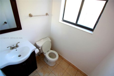 Townhouse in Miami, Florida 2 bedrooms, 152.36 sq.m. № 2052677 - photo 8