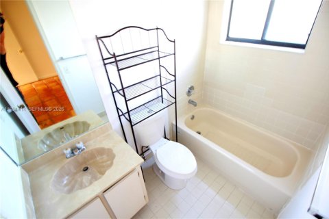 Townhouse in Miami, Florida 2 bedrooms, 152.36 sq.m. № 2052677 - photo 5