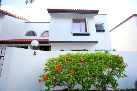 Townhouse in Miami, Florida 2 bedrooms, 152.36 sq.m. № 2052677 - photo 7