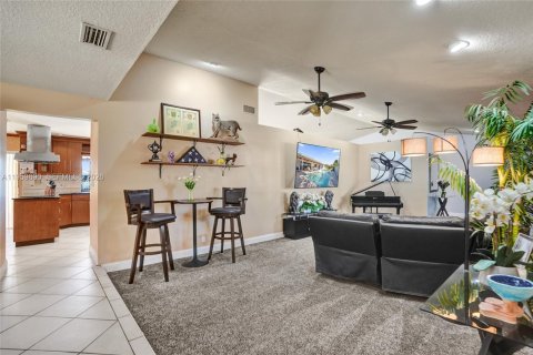Villa ou maison à vendre à Coral Springs, Floride: 4 chambres, 259.01 m2 № 2024397 - photo 11