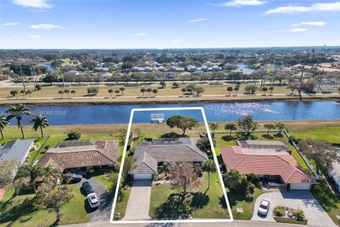 Villa ou maison à Coral Springs, Floride 4 chambres, 259.01 m2 № 2024397