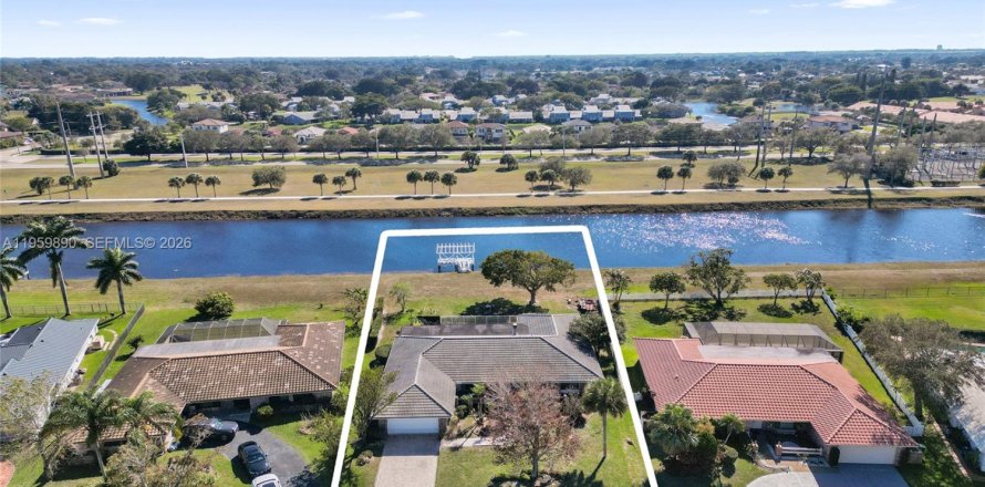 Villa ou maison à Coral Springs, Floride 4 chambres, 259.01 m2 № 2024397