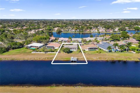 Villa ou maison à vendre à Coral Springs, Floride: 4 chambres, 259.01 m2 № 2024397 - photo 2