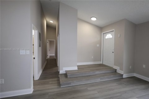 Casa en venta en Miami, Florida, 3 dormitorios, 164.16 m2 № 2057337 - foto 13