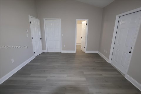 Casa en venta en Miami, Florida, 3 dormitorios, 164.16 m2 № 2057337 - foto 19