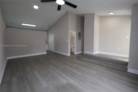 Casa en venta en Miami, Florida, 3 dormitorios, 164.16 m2 № 2057337 - foto 5