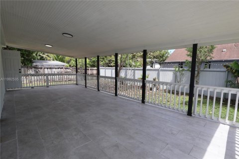 Casa en venta en Miami, Florida, 3 dormitorios, 164.16 m2 № 2057337 - foto 27