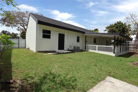 Casa en venta en Miami, Florida, 3 dormitorios, 164.16 m2 № 2057337 - foto 23