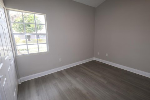 Casa en venta en Miami, Florida, 3 dormitorios, 164.16 m2 № 2057337 - foto 15