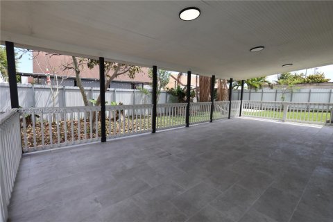 Casa en venta en Miami, Florida, 3 dormitorios, 164.16 m2 № 2057337 - foto 26