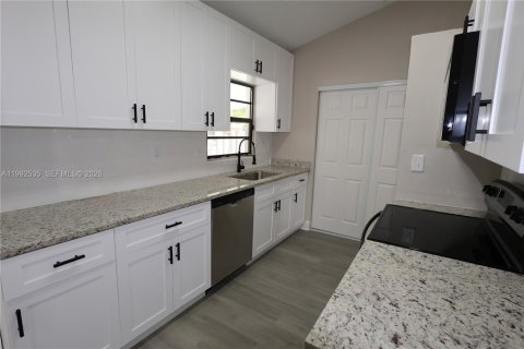 Casa en venta en Miami, Florida, 3 dormitorios, 164.16 m2 № 2057337 - foto 9