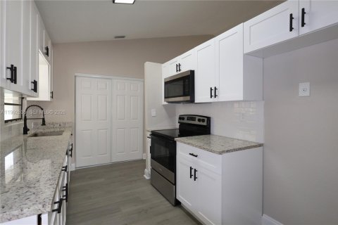 Casa en venta en Miami, Florida, 3 dormitorios, 164.16 m2 № 2057337 - foto 8