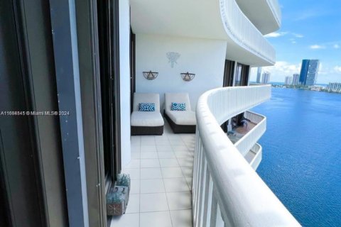 Condominio en venta en Aventura, Florida, 2 dormitorios, 157 m2 № 2023154 - foto 23