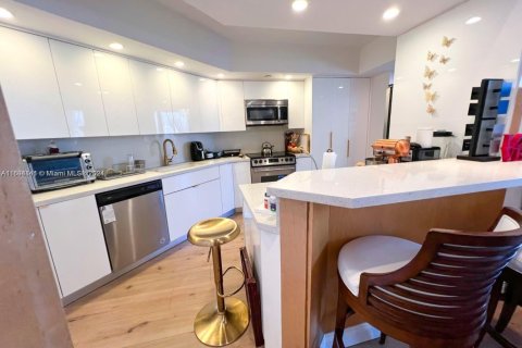 Condominio en venta en Aventura, Florida, 2 dormitorios, 157 m2 № 2023154 - foto 11