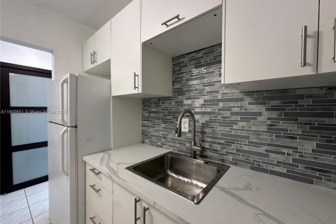 Condominio en alquiler en Miami Beach, Florida, 1 dormitorio, 62.34 m2 № 1952068 - foto 6