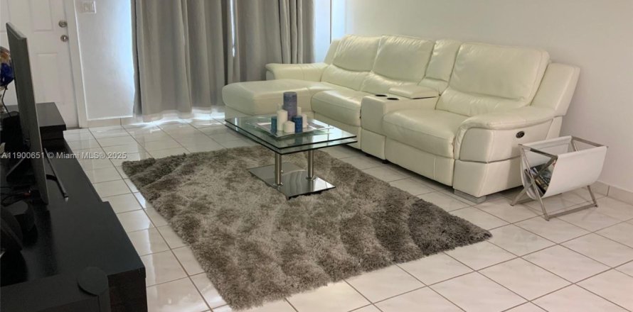 Condominio en Miami Beach, Florida, 1 dormitorio  № 1952068