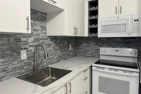 Condominio en alquiler en Miami Beach, Florida, 1 dormitorio, 62.34 m2 № 1952068 - foto 5