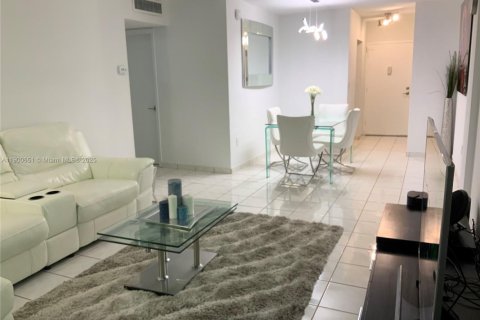 Condominio en alquiler en Miami Beach, Florida, 1 dormitorio, 62.34 m2 № 1952068 - foto 4
