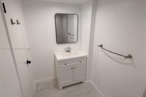 Condominio en alquiler en Miami, Florida, 1 dormitorio, 83.43 m2 № 2018128 - foto 7