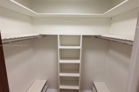 Condominio en alquiler en Miami, Florida, 1 dormitorio, 83.43 m2 № 2018128 - foto 9