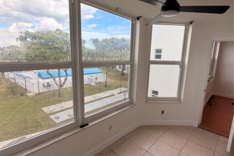 Condominio en alquiler en Miami, Florida, 1 dormitorio, 83.43 m2 № 2018128 - foto 5