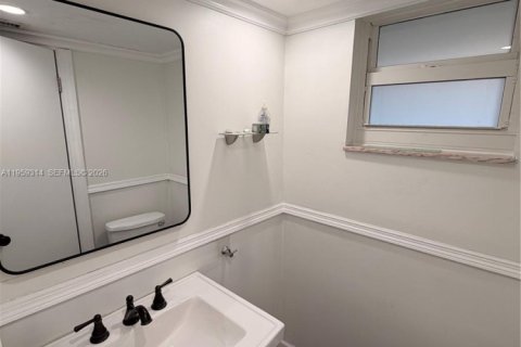 Condominio en alquiler en Miami, Florida, 1 dormitorio, 83.43 m2 № 2018128 - foto 12