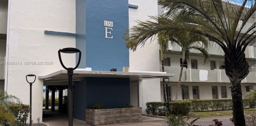 Condominio en Miami, Florida, 1 dormitorio  № 2018128