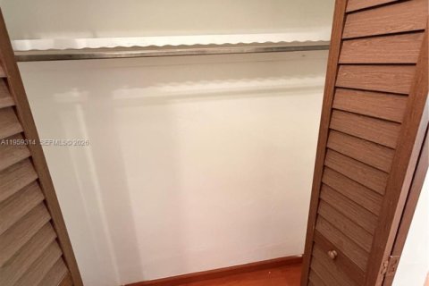 Condominio en alquiler en Miami, Florida, 1 dormitorio, 83.43 m2 № 2018128 - foto 10