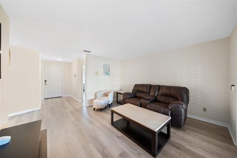 House in Brandon, Florida 4 bedrooms, 207.26 sq.m. № 1124767 - photo 4