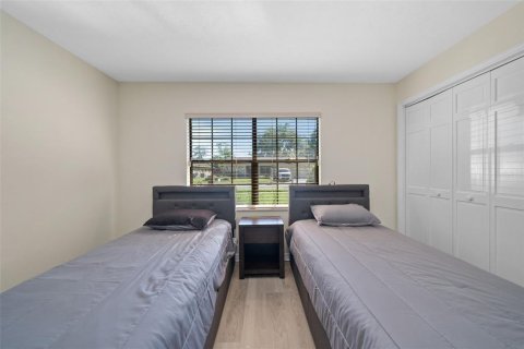 House in Brandon, Florida 4 bedrooms, 207.26 sq.m. № 1124767 - photo 15