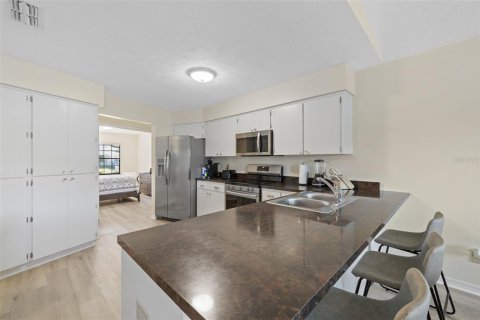 House in Brandon, Florida 4 bedrooms, 207.26 sq.m. № 1124767 - photo 19