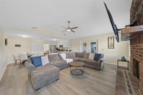 House in Brandon, Florida 4 bedrooms, 207.26 sq.m. № 1124767 - photo 24