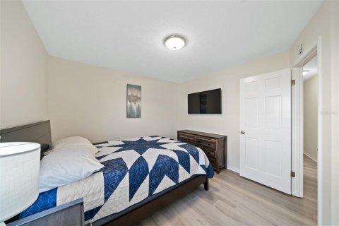 House in Brandon, Florida 4 bedrooms, 207.26 sq.m. № 1124767 - photo 30