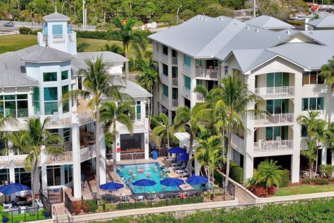 Condo à Stuart, Floride, 2 chambres  № 2146727