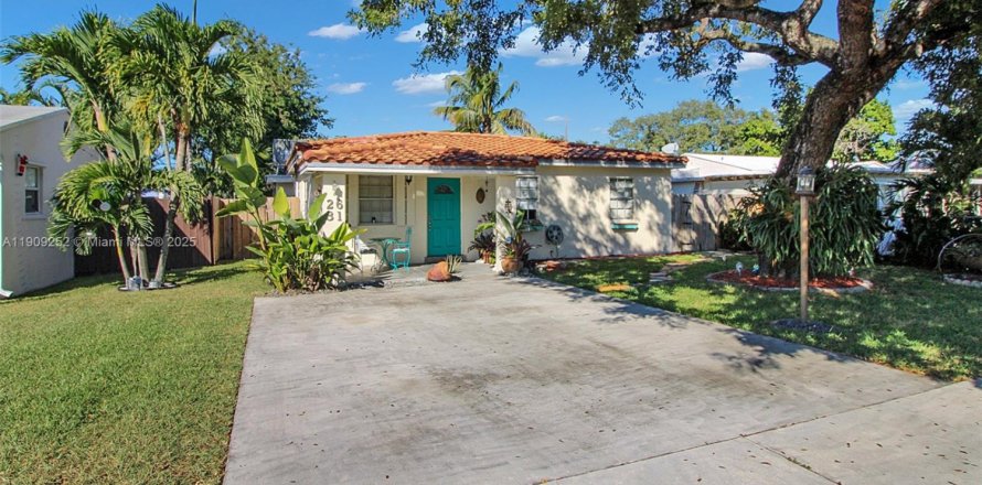 Дом в Холливуд, Флорида 4 спальни, 155.24м2 № 1972833