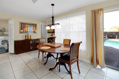 Купить виллу или дом в Холливуд, Флорида 4 спальни, 155.24м2, № 1972833 - фото 11