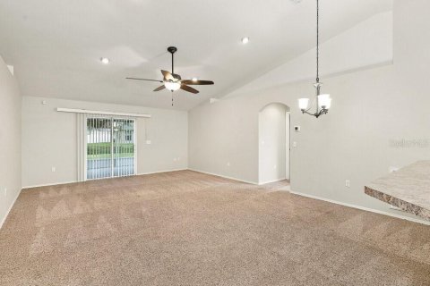 House in Auburndale, Florida 4 bedrooms, 158.4 sq.m. № 2389131 - photo 4
