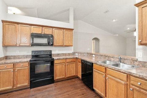 House in Auburndale, Florida 4 bedrooms, 158.4 sq.m. № 2389131 - photo 6