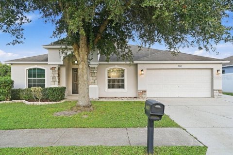 House in Auburndale, Florida 4 bedrooms, 158.4 sq.m. № 2389131 - photo 1
