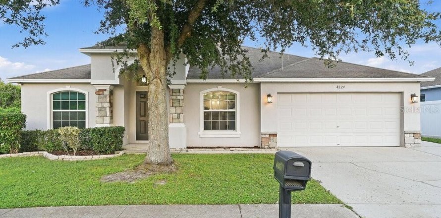 House in Auburndale, Florida 4 bedrooms, 158.4 sq.m. № 2389131