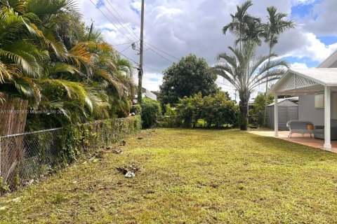 Villa ou maison à louer à Hialeah, Floride: 4 chambres, 153.85 m2 № 1930560 - photo 15