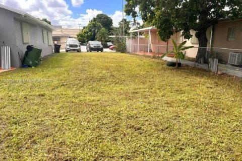 Villa ou maison à louer à Hialeah, Floride: 4 chambres, 153.85 m2 № 1930560 - photo 2
