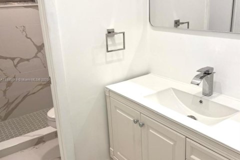 Villa ou maison à louer à Hialeah, Floride: 4 chambres, 153.85 m2 № 1930560 - photo 10