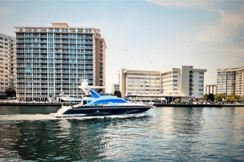 Condo in Hallandale Beach, Florida, 1 bedroom  № 1882549 - photo 2